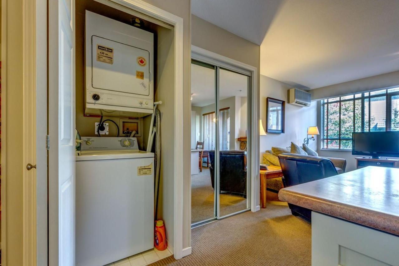 Town Plaza Suites By Golden Dreams Уистлер Экстерьер фото